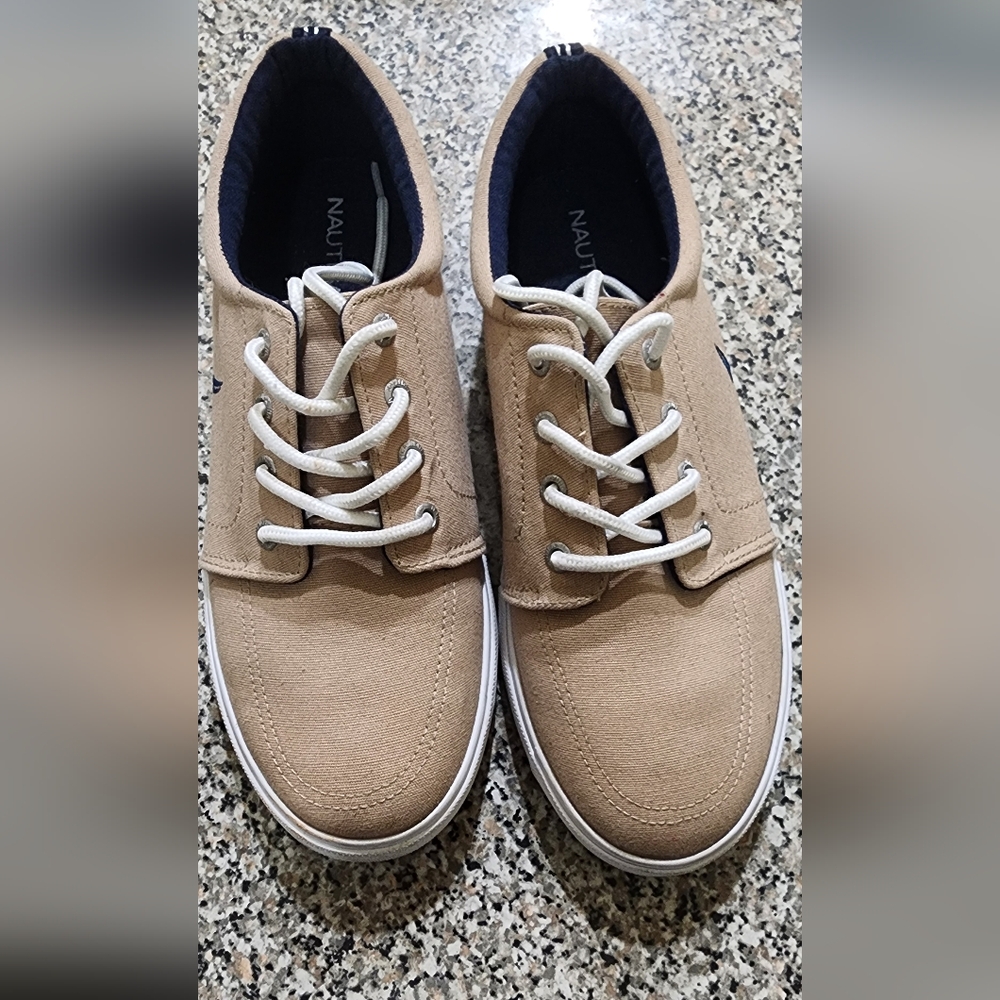 Nautica children's shoes, size‎ 5, tan.